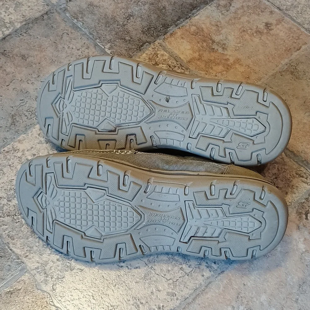 Skechers Relaxed Fit Memory Foam shoes size 7.5 - Picture 9 of 10
